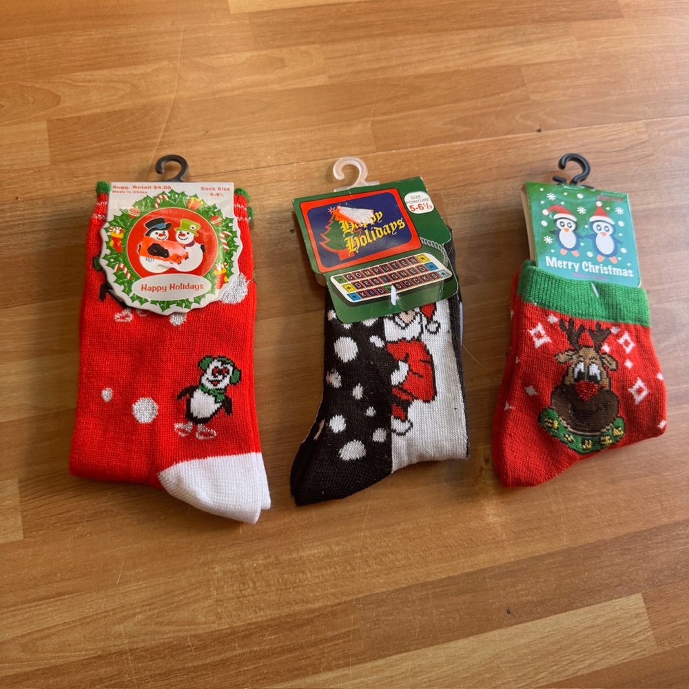 Christmas sock bundle nwt Santa Claus, penguin& reindeer kids unisex